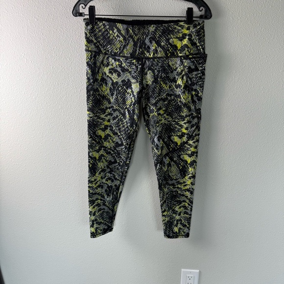 NWOT Sweaty Betty Citrus Yellow Snake Print 7/8 Length Power Legging Medium - Picture 3 of 13